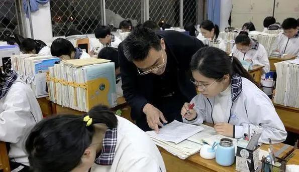 澳门六开彩天天开奖结果生肖卡,北京教委发布新规定，中小学教师期待实施