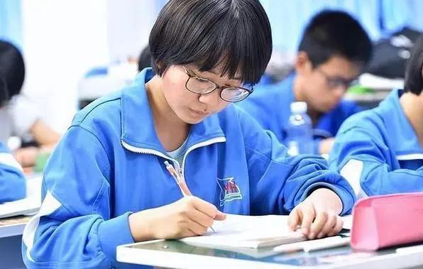 2024澳彩今晚开什么号码_中小学迎来新规，秋季开学后或将全面实施，学生的快乐要消失了