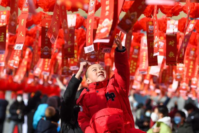 二四六澳门资料开奖天天_镜观中国·新华社国内新闻照片一周精选丨热闹红火迎元宵  第2张